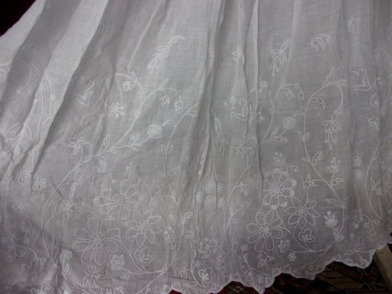 Aube de prêtre ancienne époque fin XIXe siècle