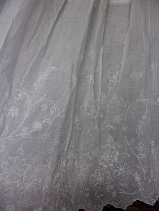 Aube de prêtre ancienne époque fin XIXe siècle