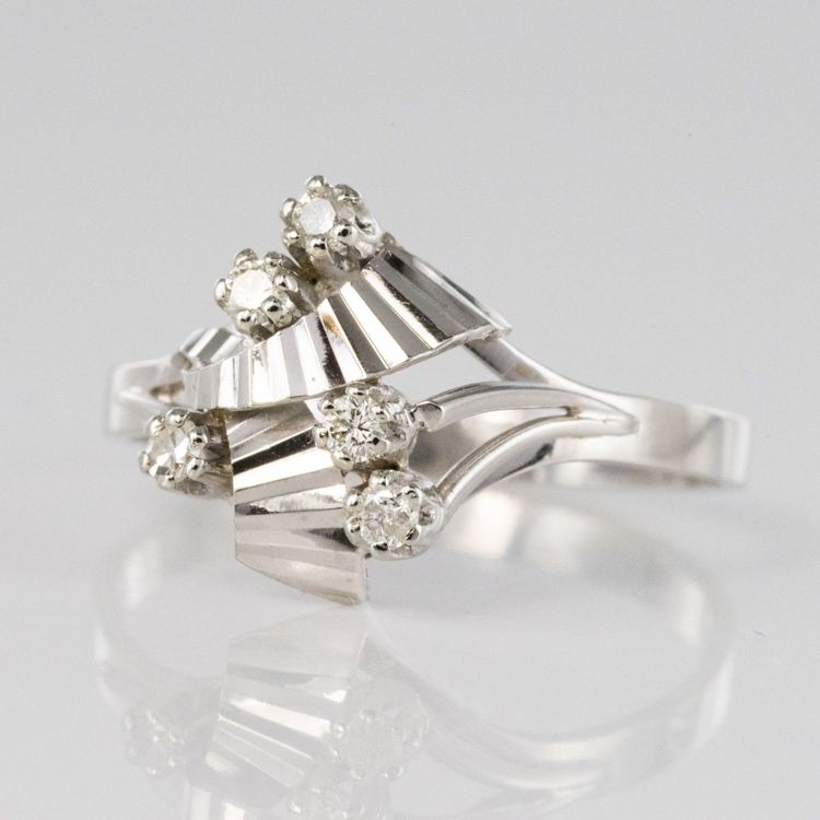 Vintage White Gold Diamonds Ring