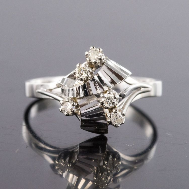 Vintage White Gold Diamonds Ring
