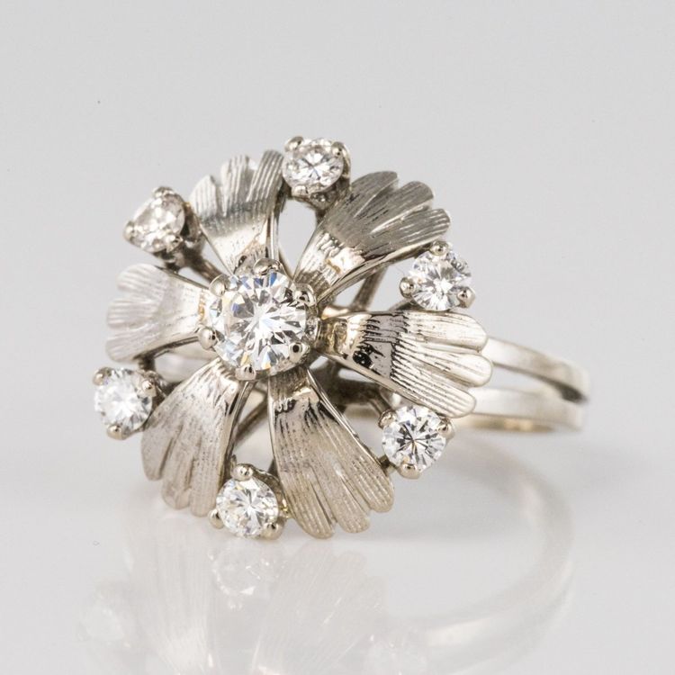 Ring Petalen Weißgold Diamanten