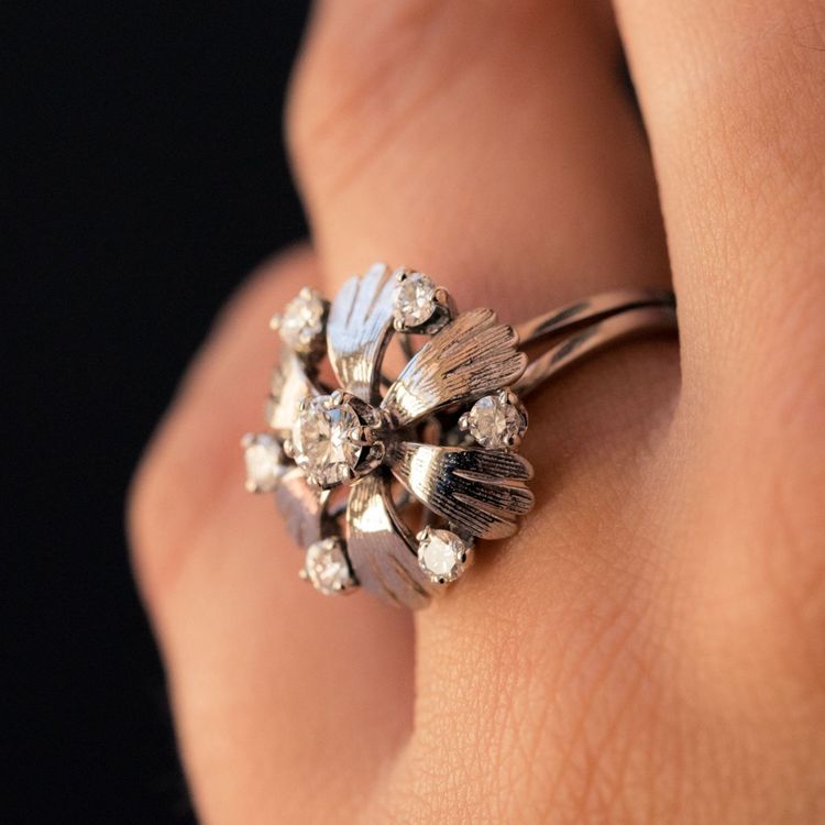Ring Petalen Weißgold Diamanten