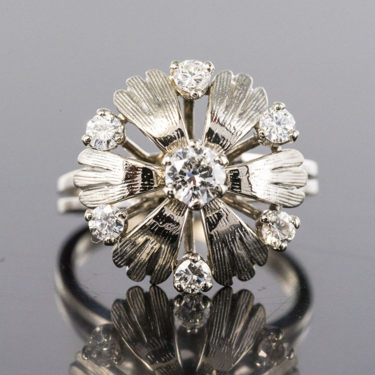 Ring Petalen Weißgold Diamanten