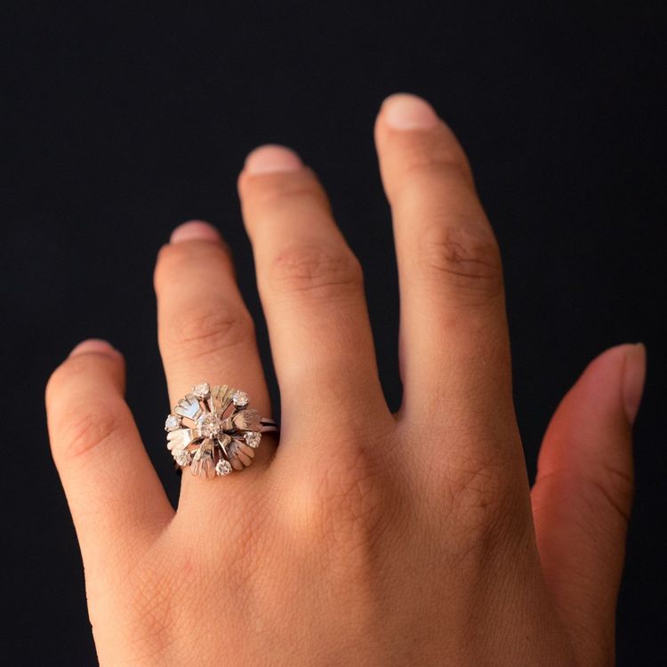 Ring Petalen Weißgold Diamanten