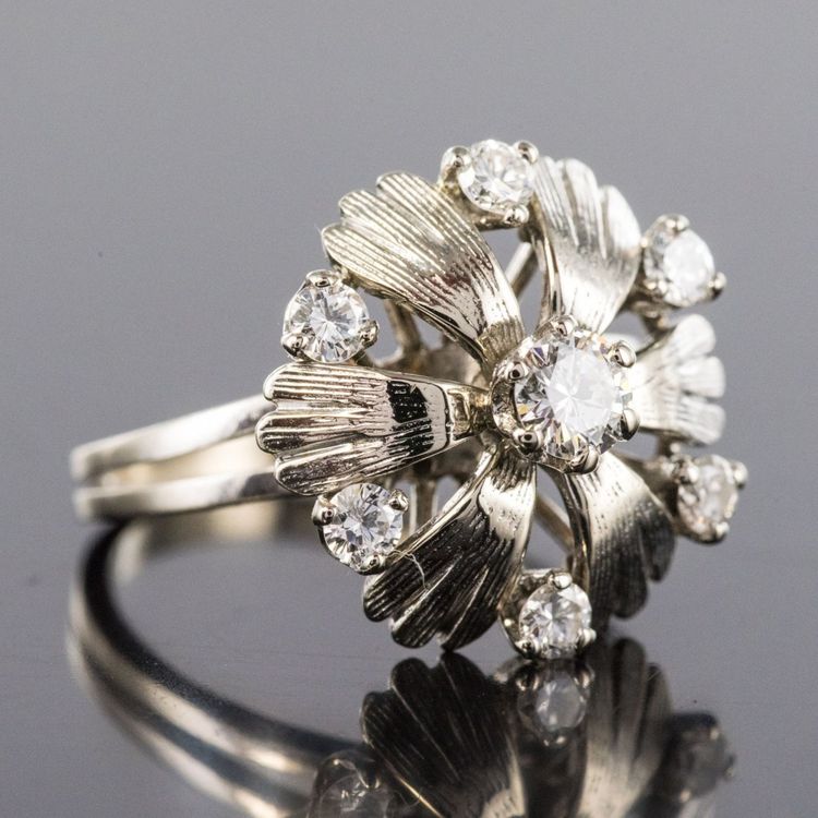 Ring Petalen Weißgold Diamanten
