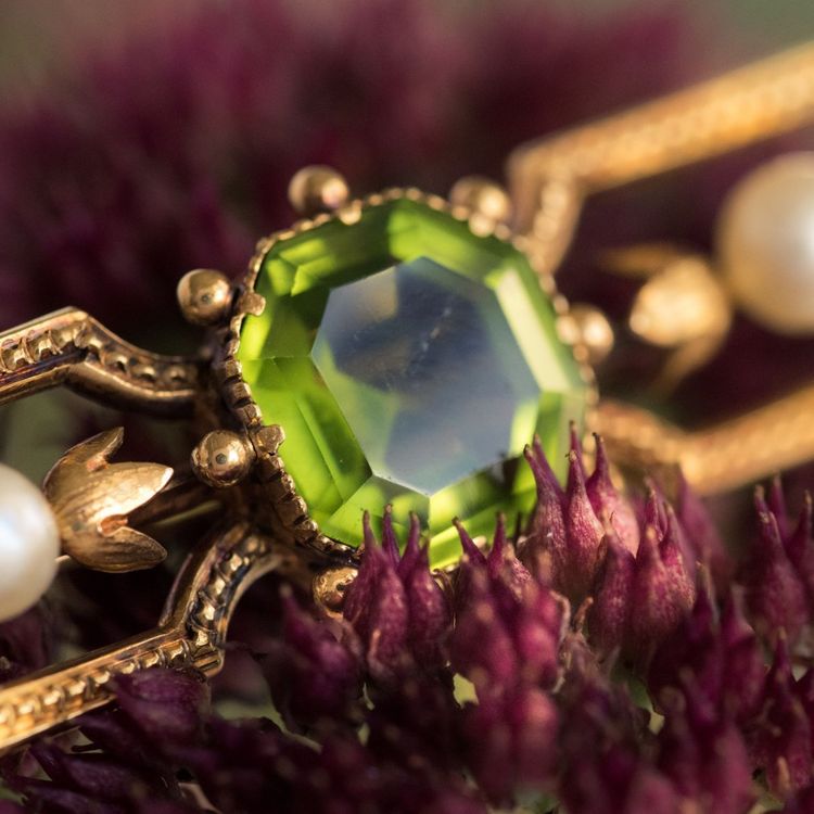 Antike Brosche Peridot Feinperlen