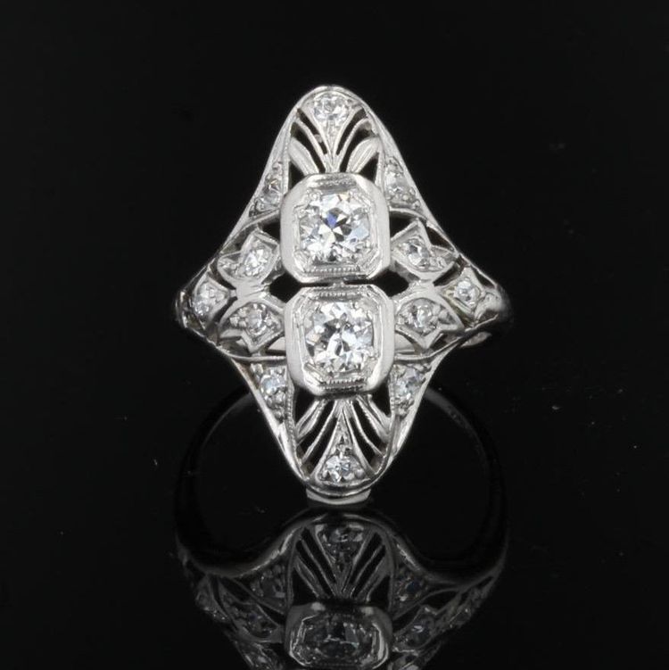 Anello con diamante Art Déco traforato