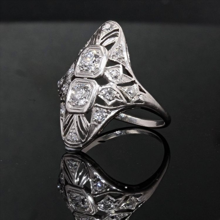Anello con diamante Art Déco traforato