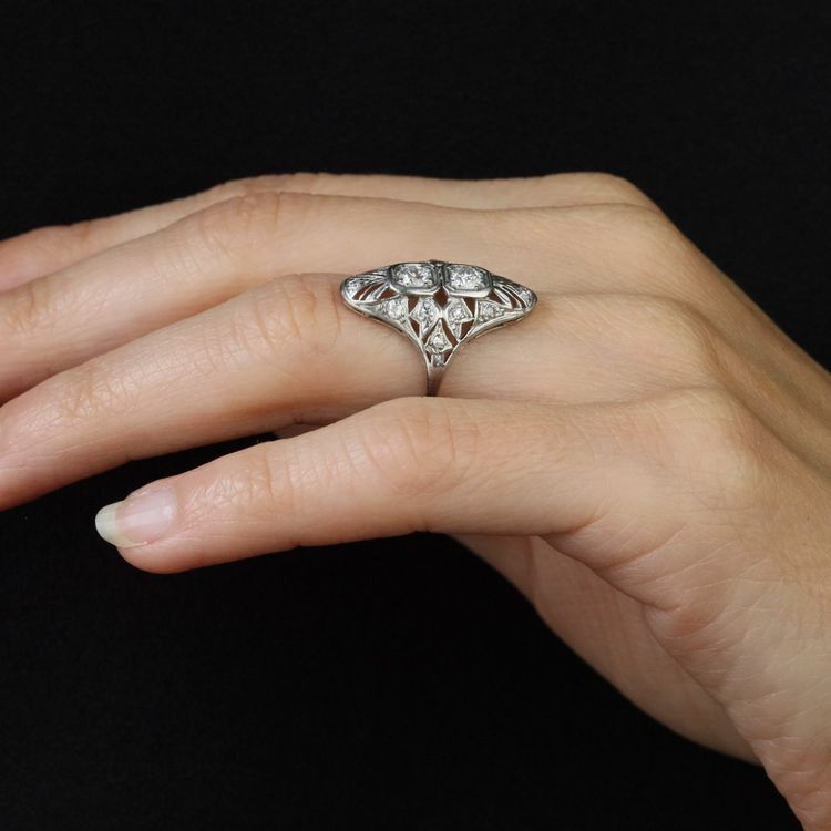 Anello con diamante Art Déco traforato