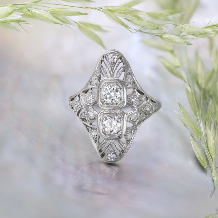 Anello con diamante Art Déco traforato