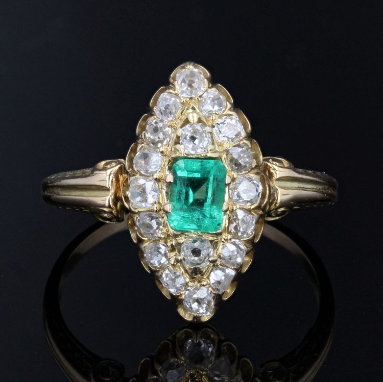 Ring Ancienne Marquise émeraude Diamants