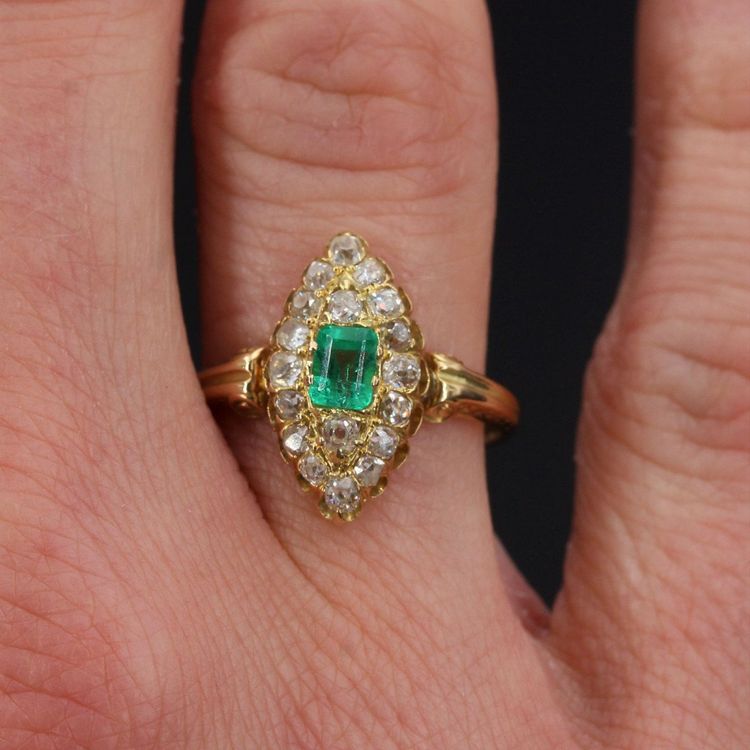 Ring Ancienne Marquise émeraude Diamants