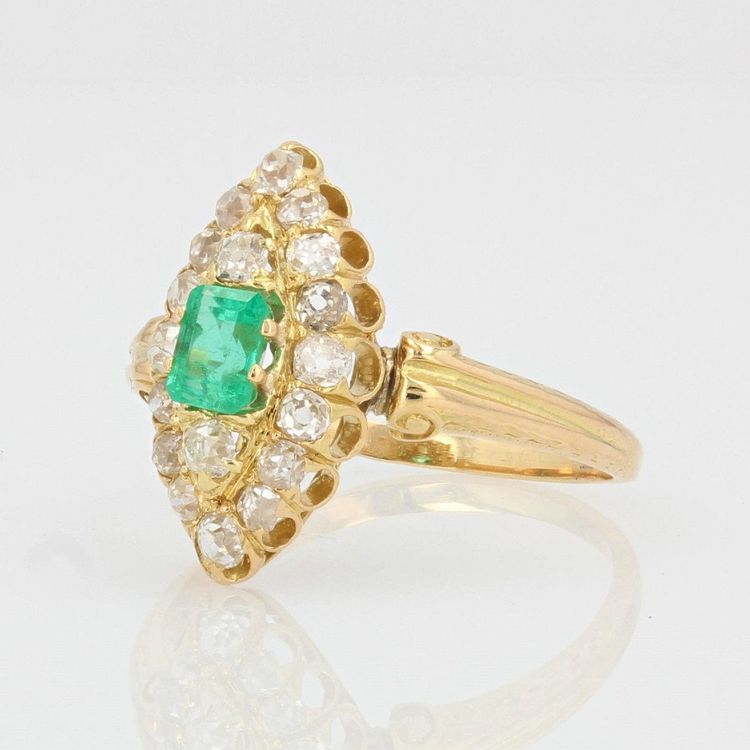 Ring Ancienne Marquise émeraude Diamants