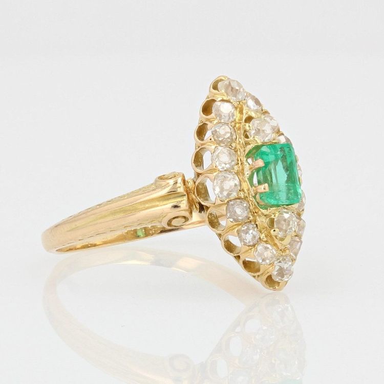 Ring Ancienne Marquise émeraude Diamants