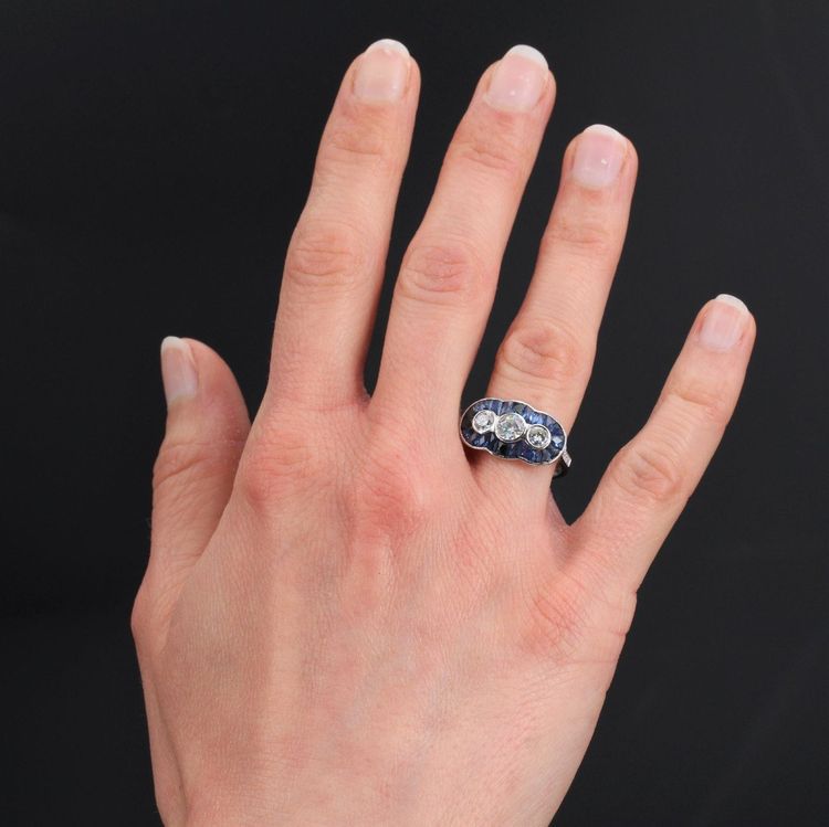 Bague Style Art Déco Saphirs Calibrés Et Diamants
