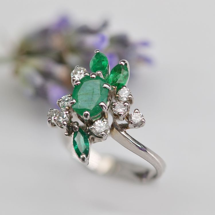 Anello vintage con smeraldo e diamante