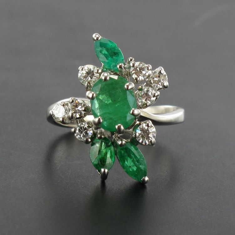 Anello vintage con smeraldo e diamante