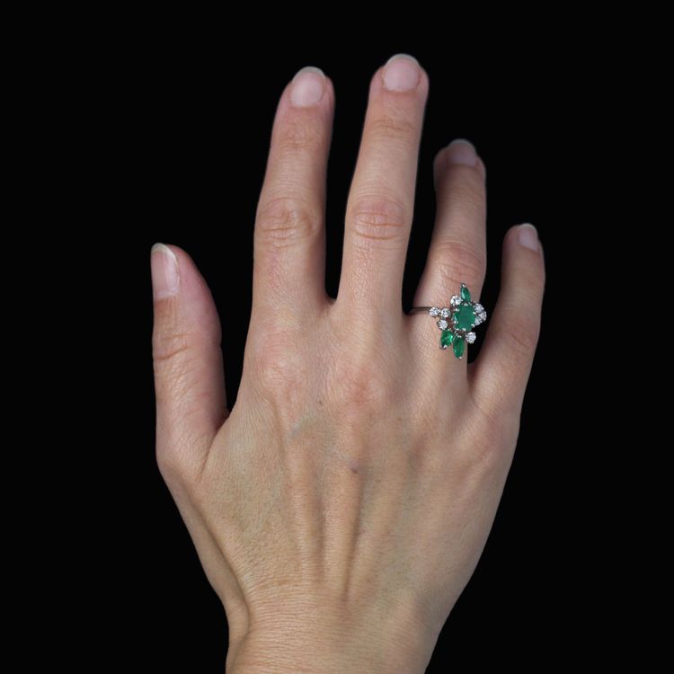 Anello vintage con smeraldo e diamante