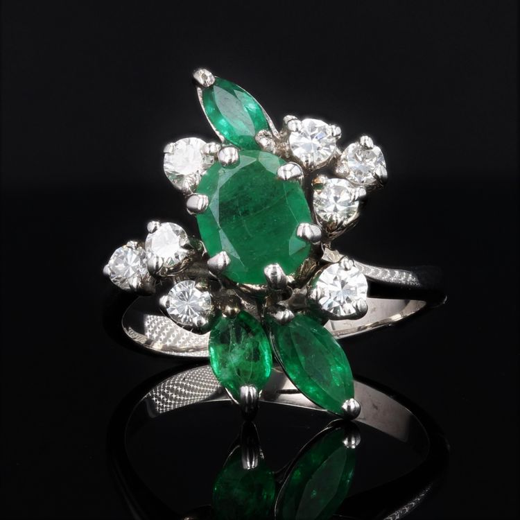 Anello vintage con smeraldo e diamante