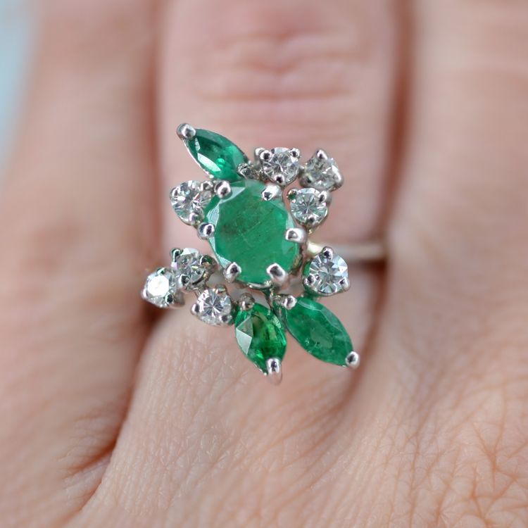 Anello vintage con smeraldo e diamante