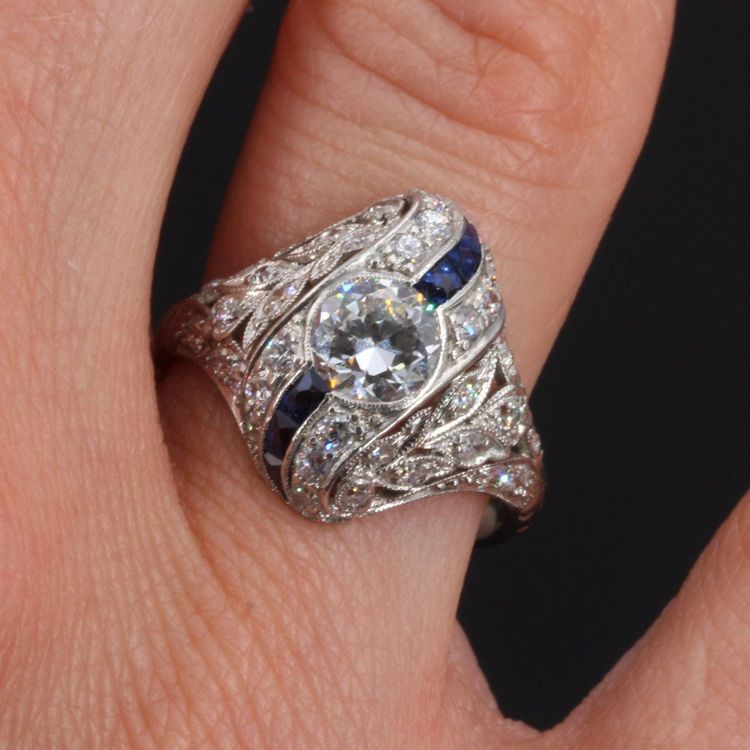 Art Deco Ring Kalibrierte Diamanten Saphire