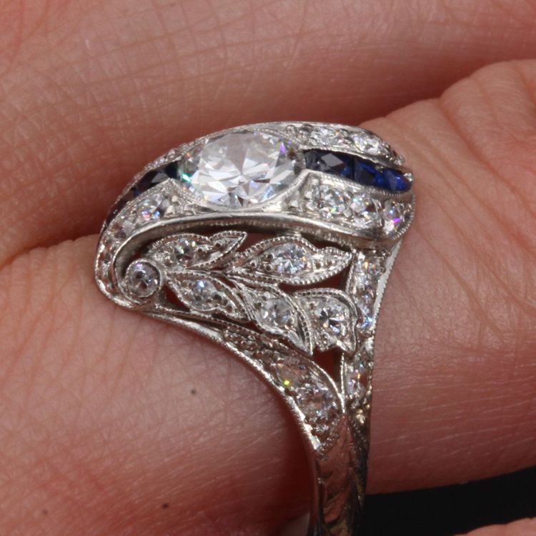 Art Deco Ring Kalibrierte Diamanten Saphire