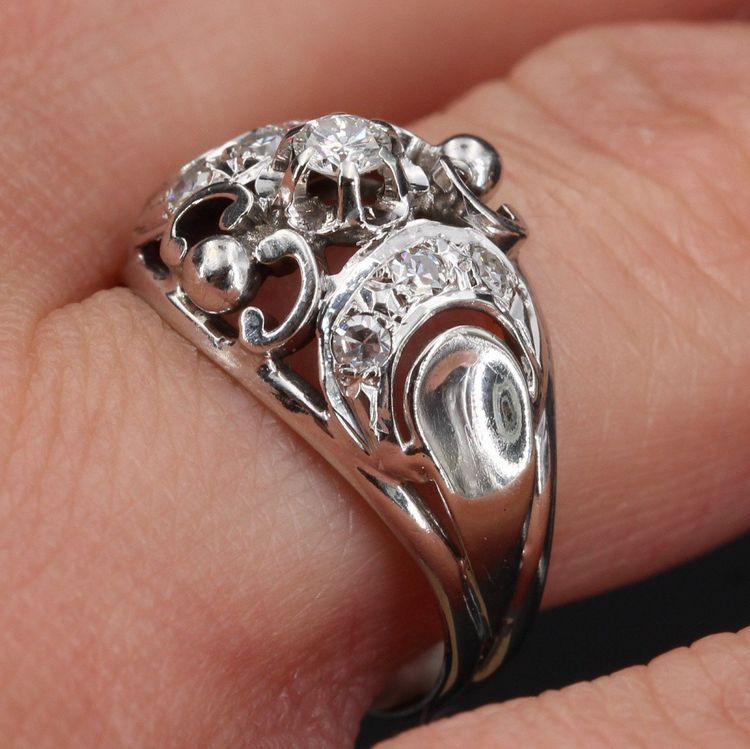 Bague Bombée Or Blanc Diamants