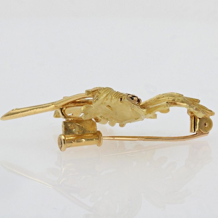 Blattgoldbrosche mit Saphiren