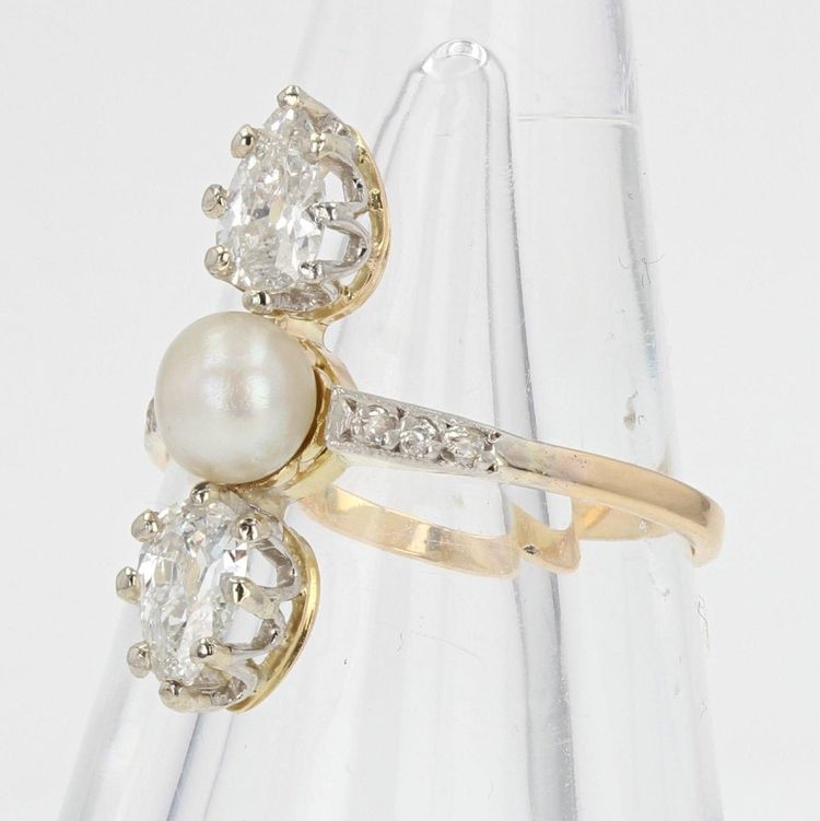 Antiker Ring mit feinen Perlen und birnenförmigen Diamanten