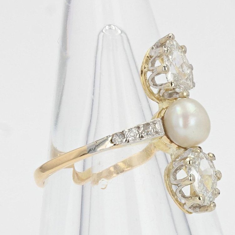 Antiker Ring mit feinen Perlen und birnenförmigen Diamanten