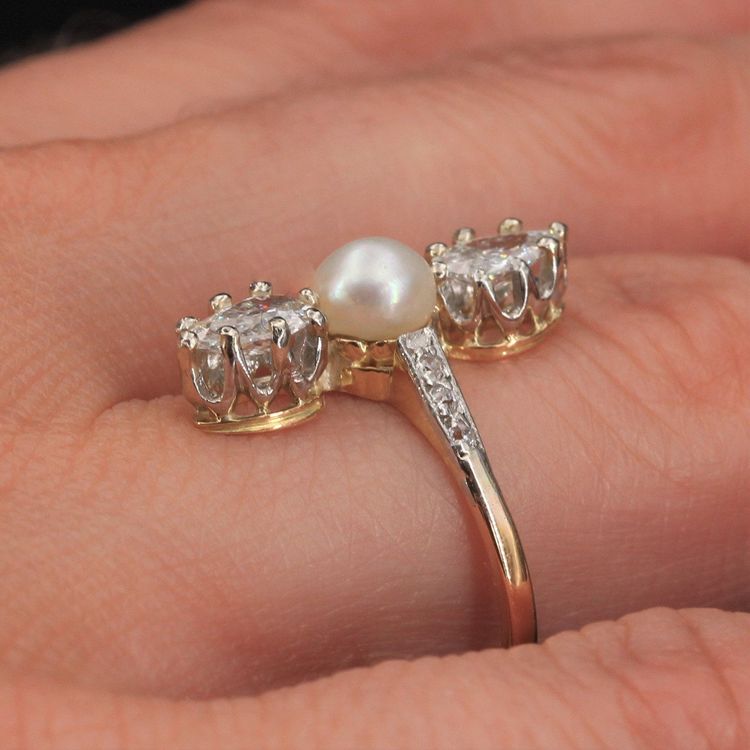 Antiker Ring mit feinen Perlen und birnenförmigen Diamanten