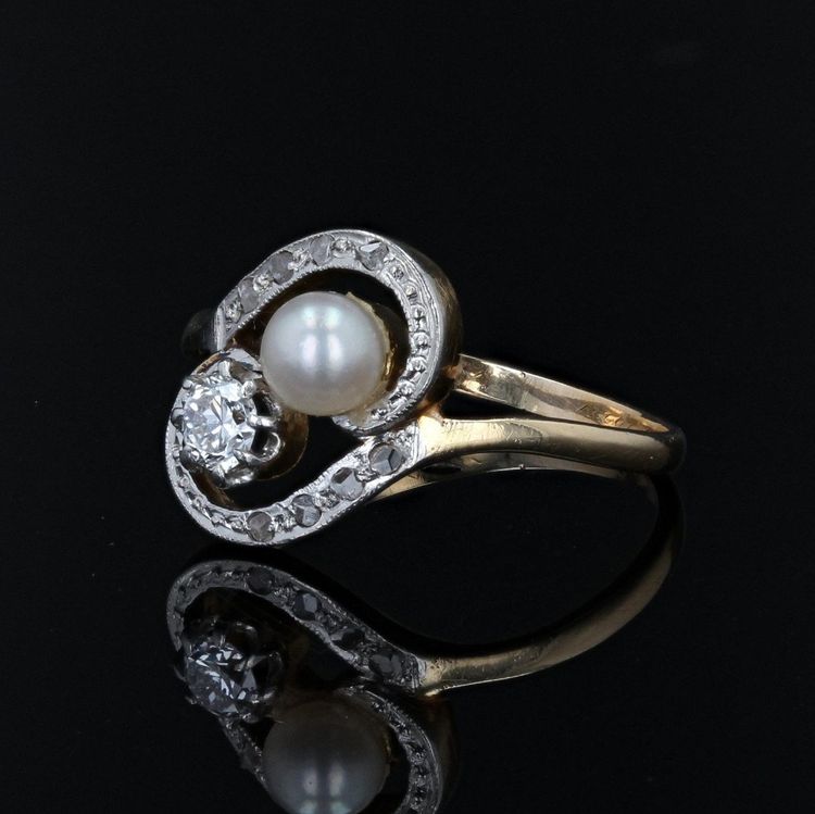 Anello antico con tourbillon e perla fine e diamanti