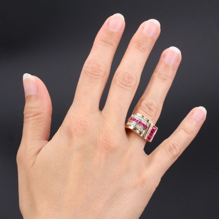 Asymmetrischer Panzerring mit Rubin und Diamanten