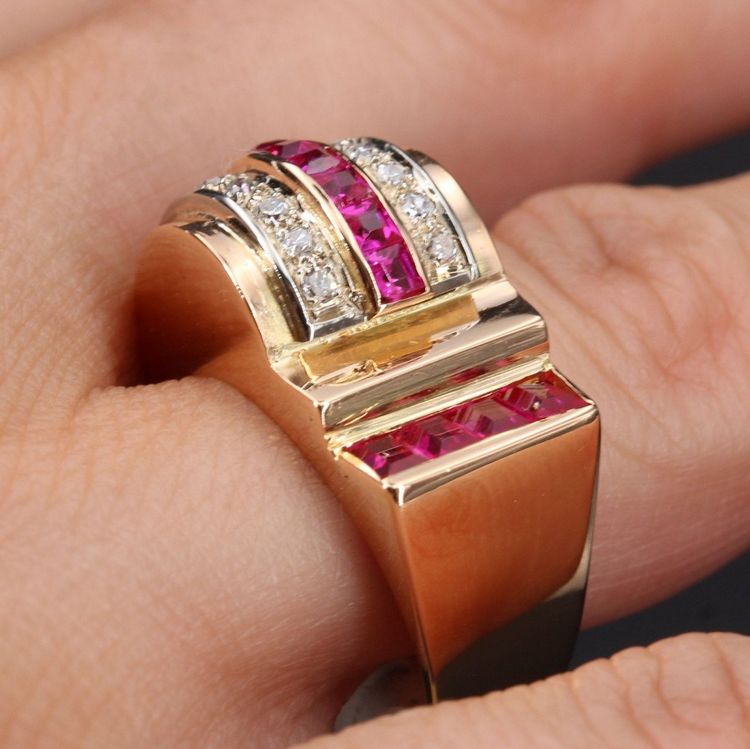 Asymmetrischer Panzerring mit Rubin und Diamanten