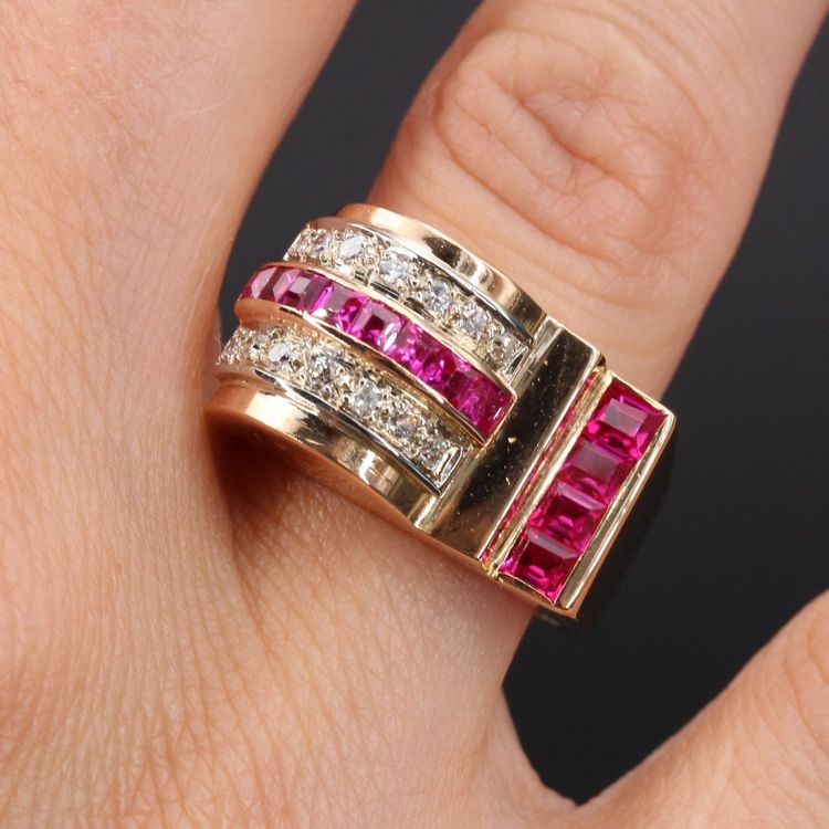 Asymmetrischer Panzerring mit Rubin und Diamanten