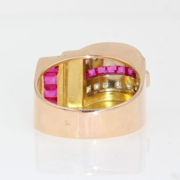 Asymmetrischer Panzerring mit Rubin und Diamanten