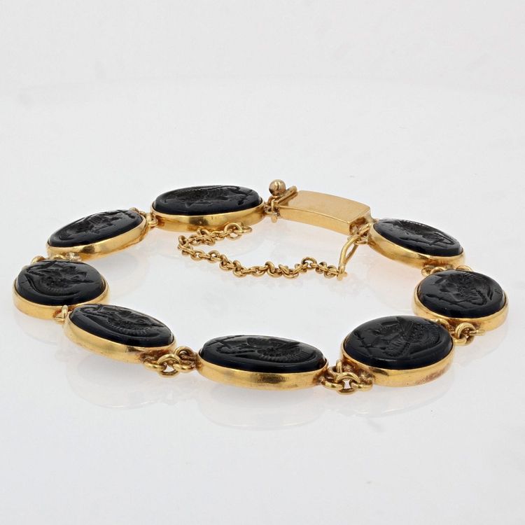 Bracelet En Or Et Intailles De Guerriers Casqués
