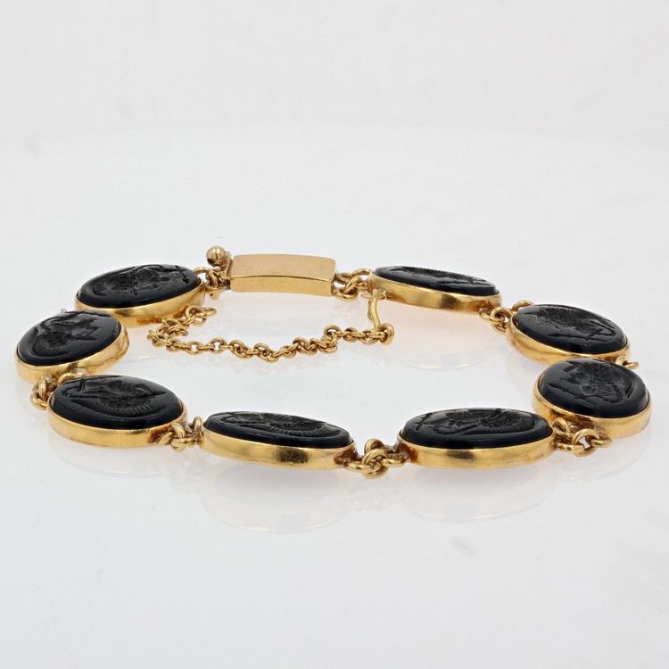 Bracelet En Or Et Intailles De Guerriers Casqués