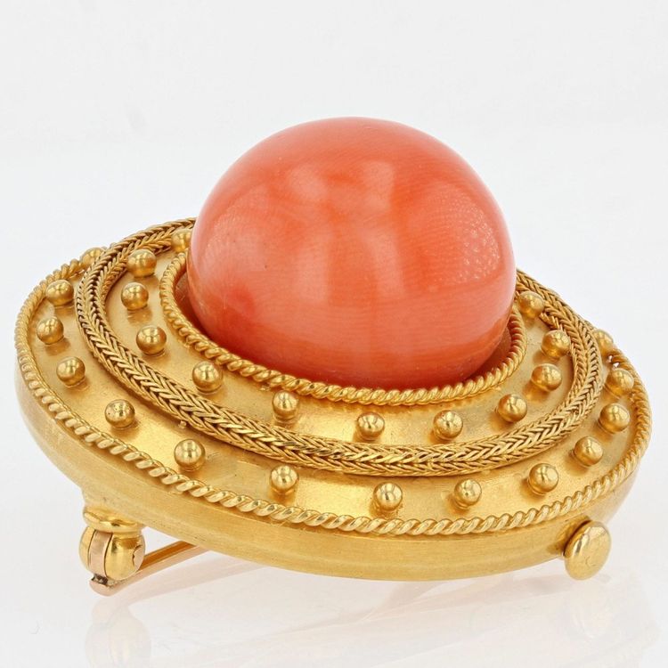 Broche Ancienne En Or Jaune Mat Et Sa Perle De Corail