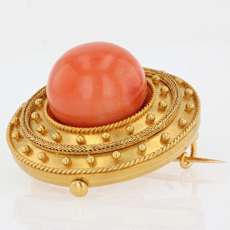 Broche Ancienne En Or Jaune Mat Et Sa Perle De Corail