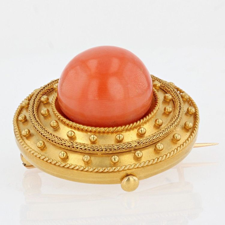 Broche Ancienne En Or Jaune Mat Et Sa Perle De Corail