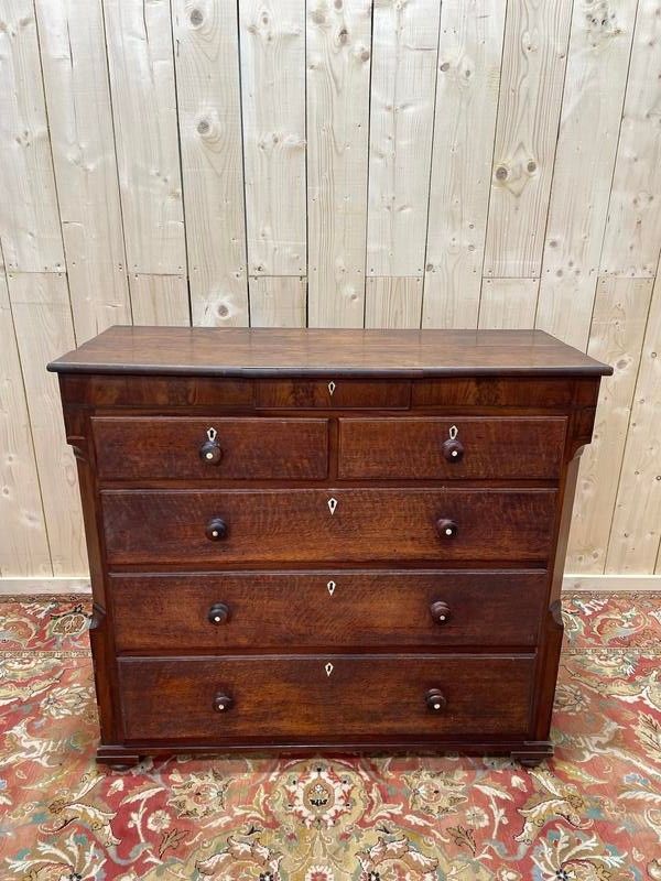 Commode en chêne et placage de noyer style anglais 