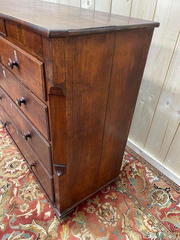 Commode en chêne et placage de noyer style anglais 
