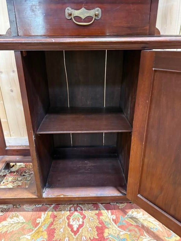 Englische Garderobe in soliden Mahagoni