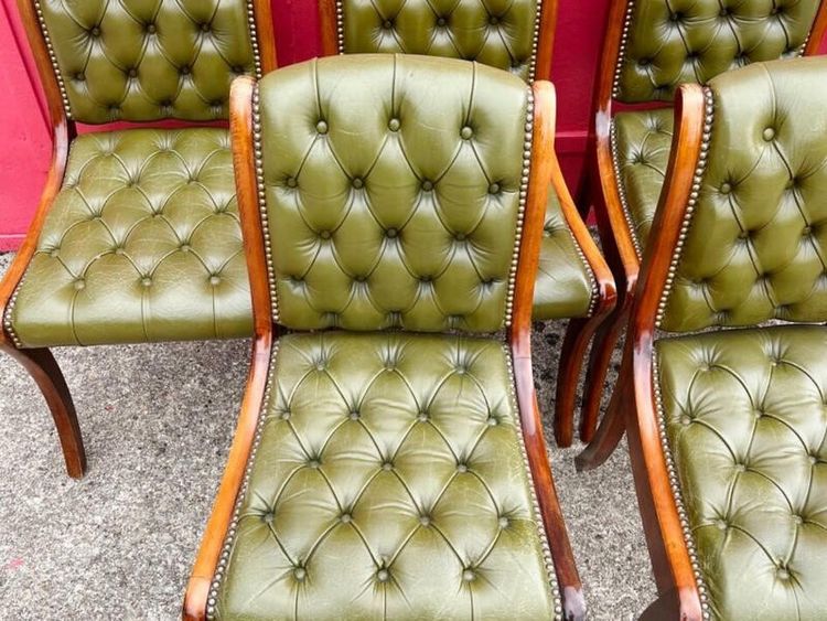 Suite de 6 chaises anglaise Cherterfield en cuir vert 