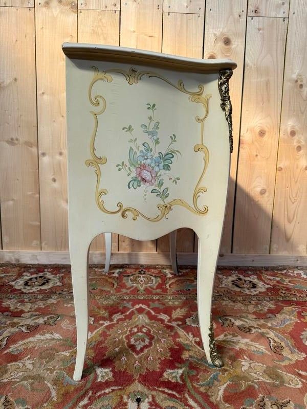 Commode peinte de style Louis XV d'enfant 