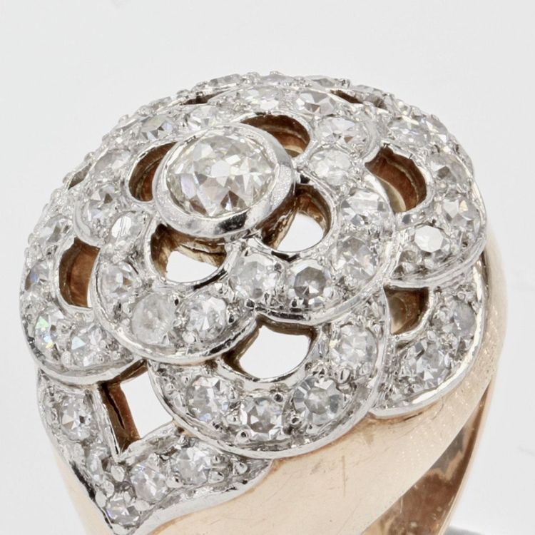 Bague Boule Ajourée d'Un Décor De Fleur Et Diamants