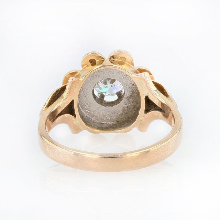 Anello antico con diamanti circondato da perle
