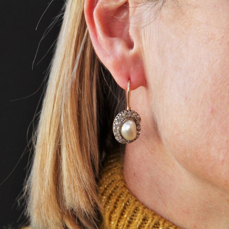 Fine Pearls And Diamonds Earrings
