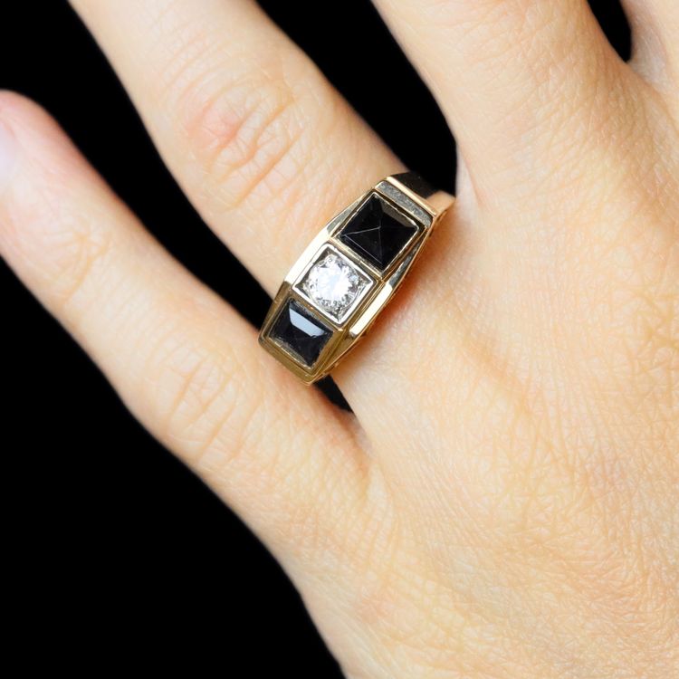 Bague Art Déco Saphirs Et Diamants En Jarretière